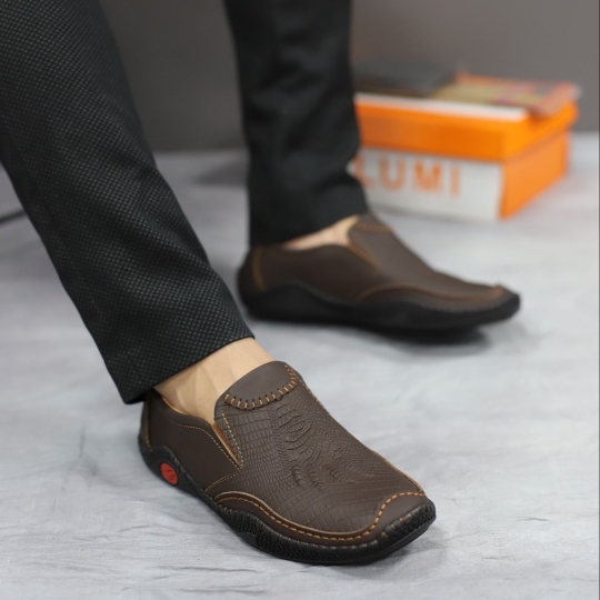 Giày lười nam da bò cao cấp , đế cao su non đi rất mềm và êm chân - giá gốc tại xưởng đế khâu 2 lớp ( da bò nguyên tấm )